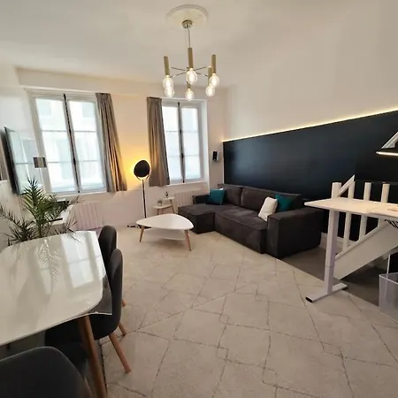 Confortable Et Luxe A Deux Pas Du Chateau De Apartment