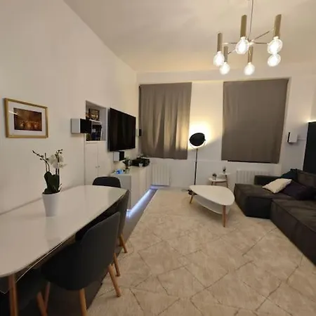Confortable Et Luxe A Deux Pas Du Chateau De شقة *