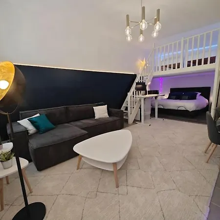 Confortable Et Luxe A Deux Pas Du Chateau De Apartment *