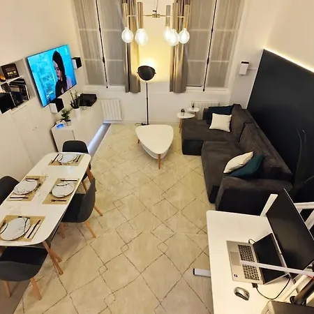 Confortable Et Luxe A Deux Pas Du Chateau De Versailles