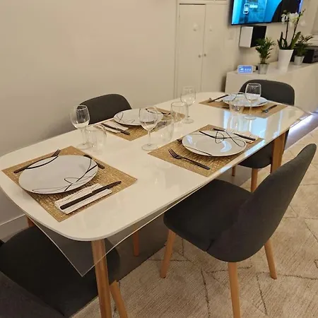 Confortable Et Luxe A Deux Pas Du Chateau De Versailles