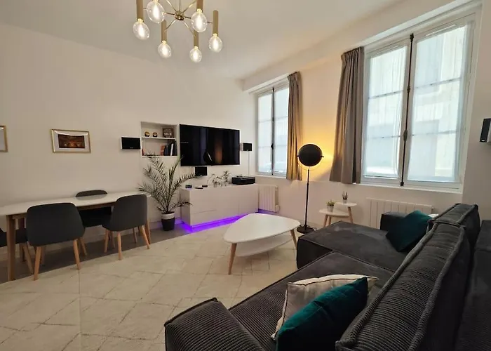 Confortable Et Luxe A Deux Pas Du Chateau De * Versailles