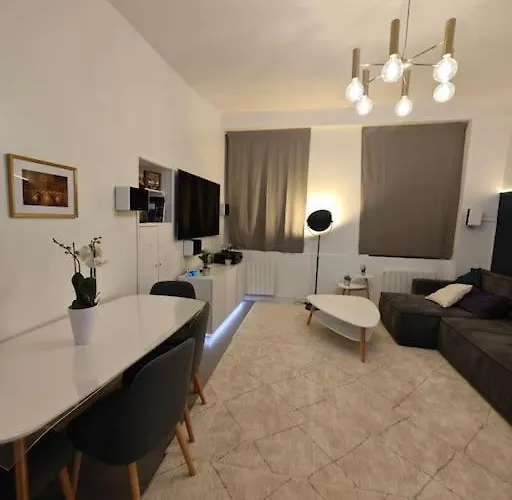 Confortable Et Luxe A Deux Pas Du Chateau De Apartment *