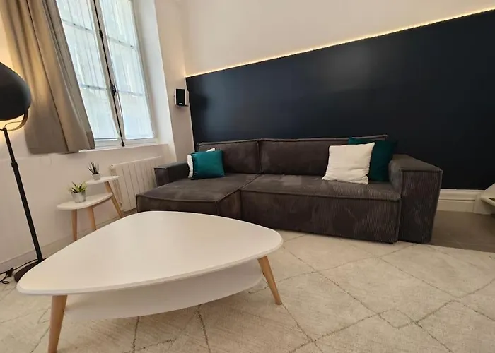 Confortable Et Luxe A Deux Pas Du Chateau De *