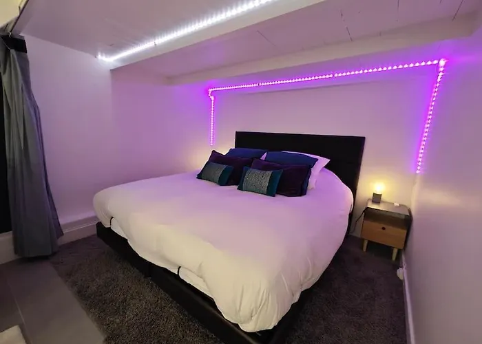 Confortable Et Luxe A Deux Pas Du Chateau De * Versailles