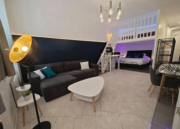Confortable Et Luxe A Deux Pas Du Chateau De Apartment *