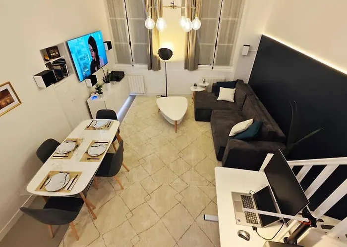 Confortable Et Luxe A Deux Pas Du Chateau De Versailles