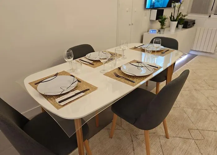 Confortable Et Luxe A Deux Pas Du Chateau De Versailles