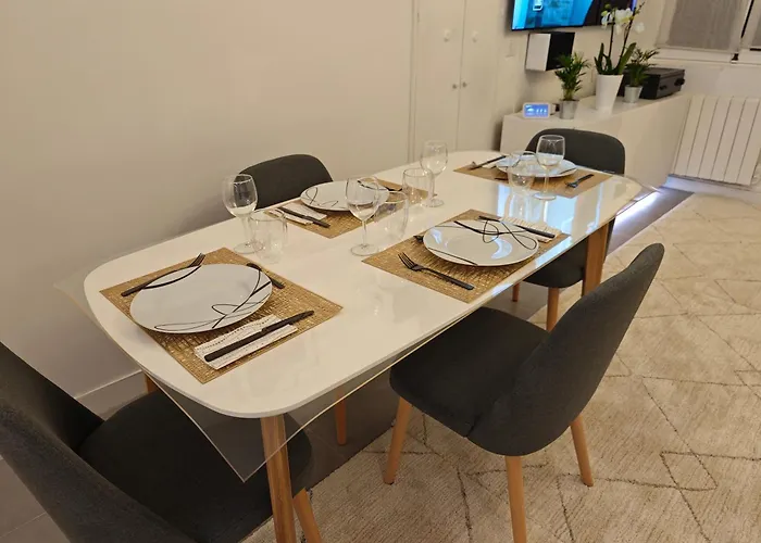Confortable Et Luxe A Deux Pas Du Chateau De Apartment *